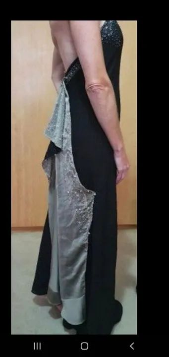 Vestido preto com pedrarias - Foto 4