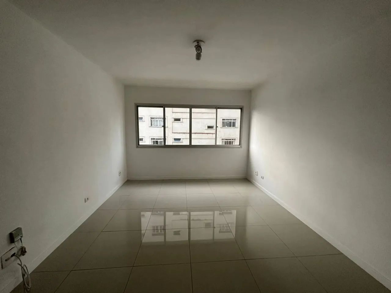 Imóvel para aluguel possui 85 metros quadrados com 2 quartos em Vila Madalena - São Paulo  - Foto 2