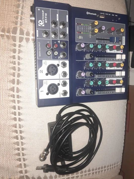 Seminovo Menor preço Mesa de Som KT-710 4 Canais Bluetooth - Foto 2