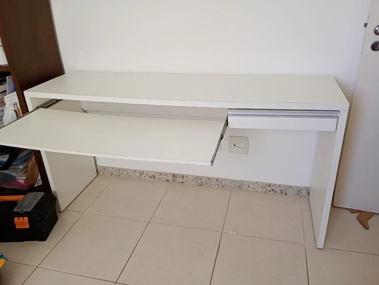 Escrivaninha branca com gaveta - Foto 3