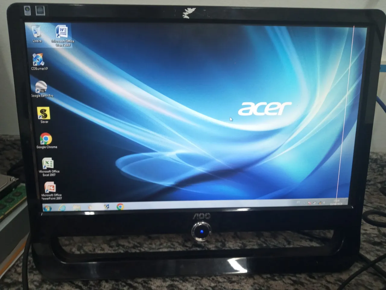 Monitor VGA AOC 18,5" pequena lista na tela
