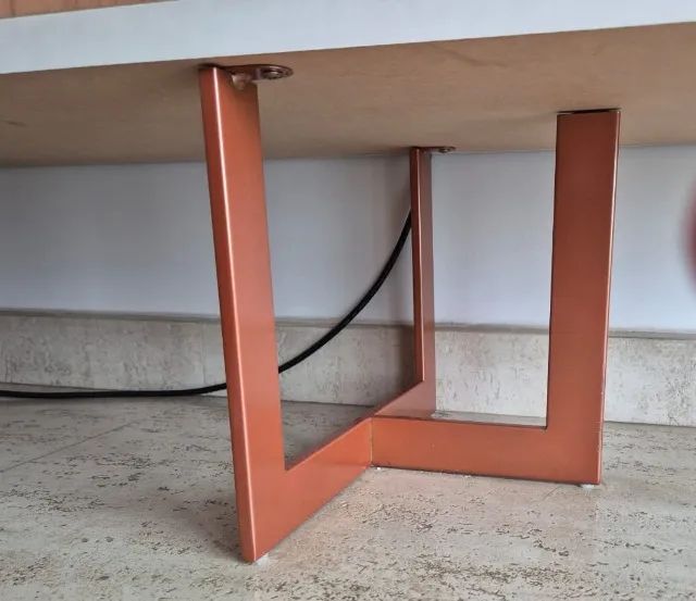 Espaçoso aparador/ rack mede 1,85 de comp por 39 de larg e 75 cm de altura - Foto 5