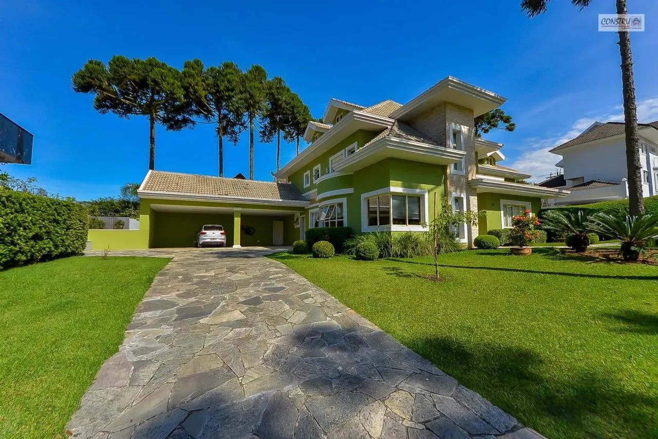 Casa em Condomínio no Santo Inácio de 561 m² com 5 suítes