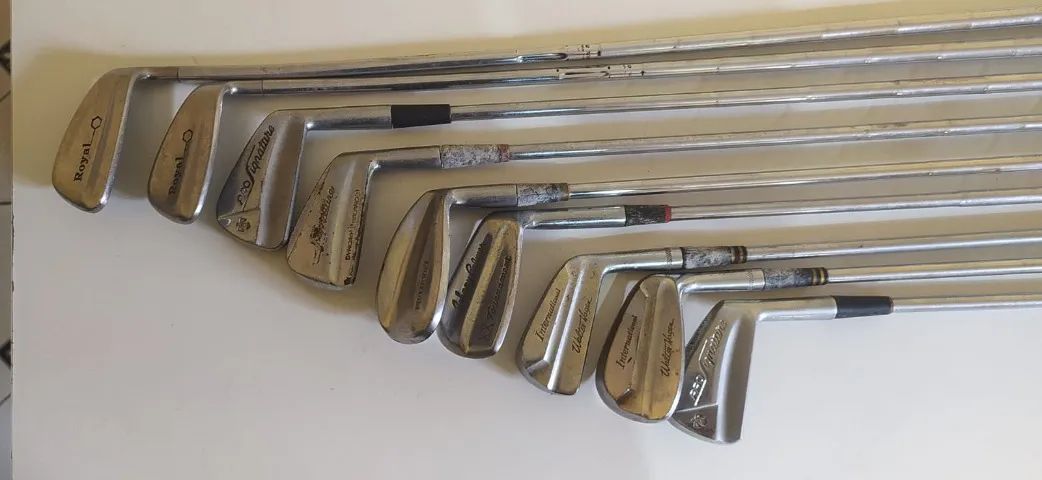 Grande Coleção com 32 tacos de golfe importados com bolsa, bolas e acessórios. - Foto 4