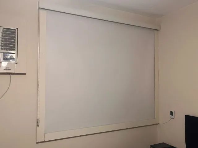 Cortina Rolo Blackout 1,80 (l) X 1,55 (a) Com Bandô Cor off-white