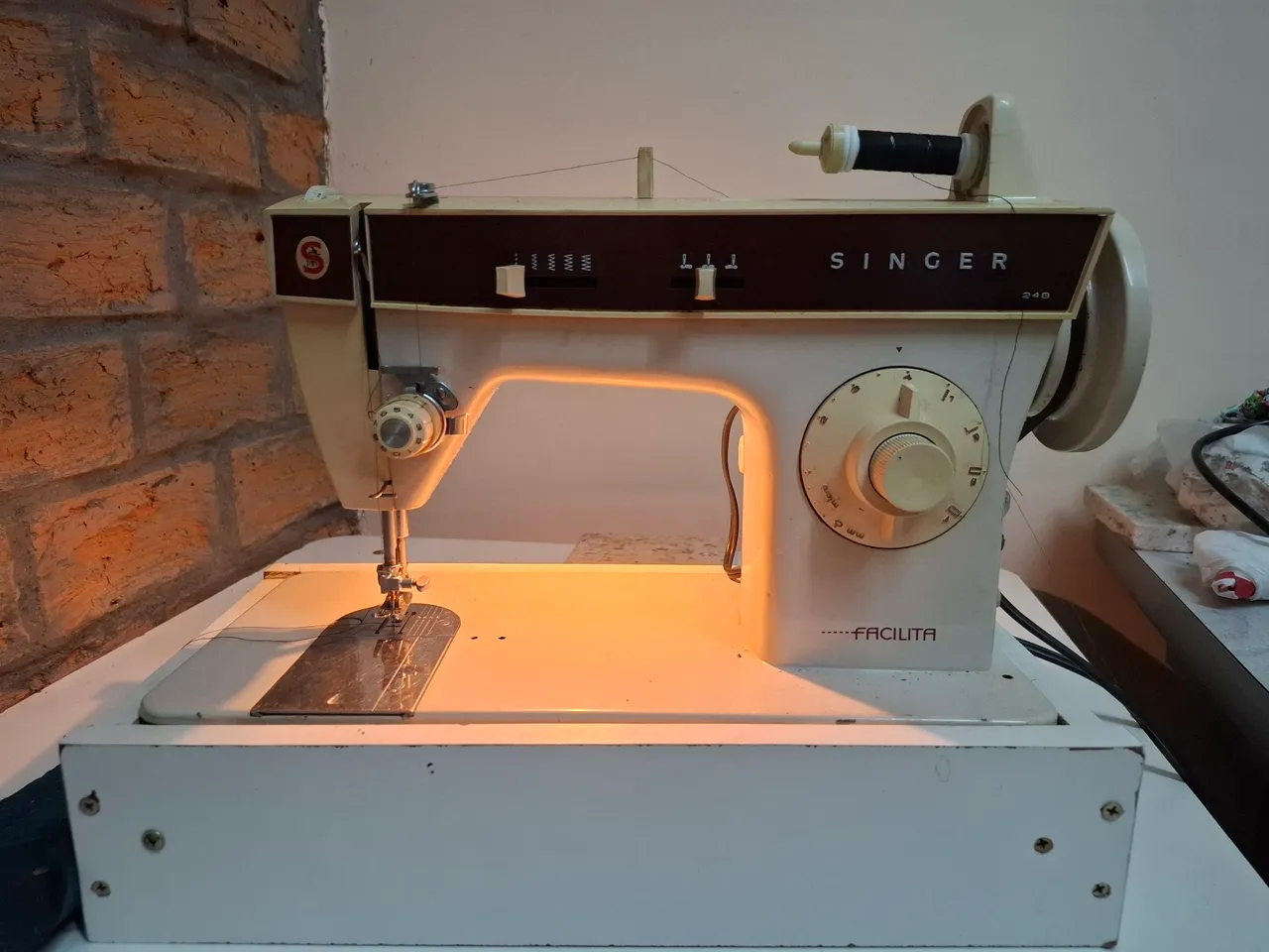 Máquina de Costura Singer Facilita 249