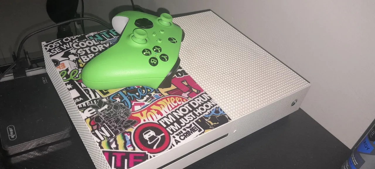 Xbox One S com Skin Personalizada