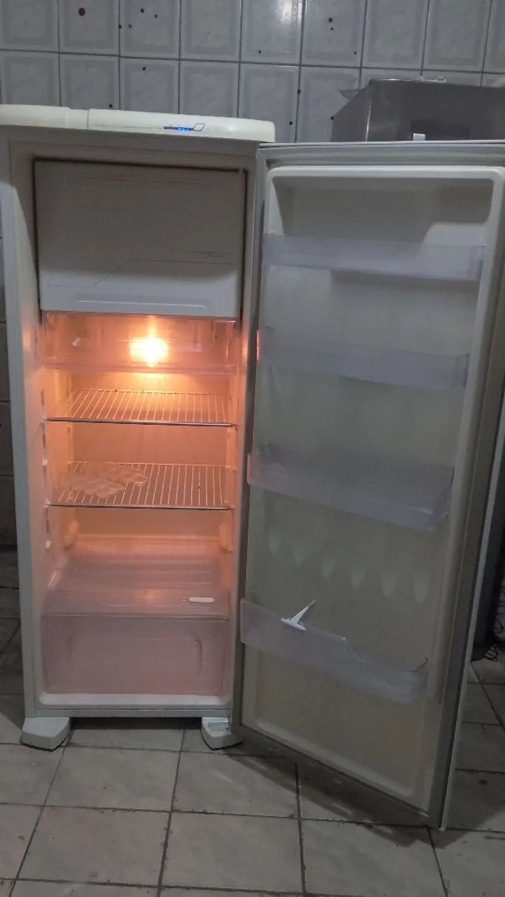 Geladeira Electrolux 1 porta Frost Free  - Foto 2