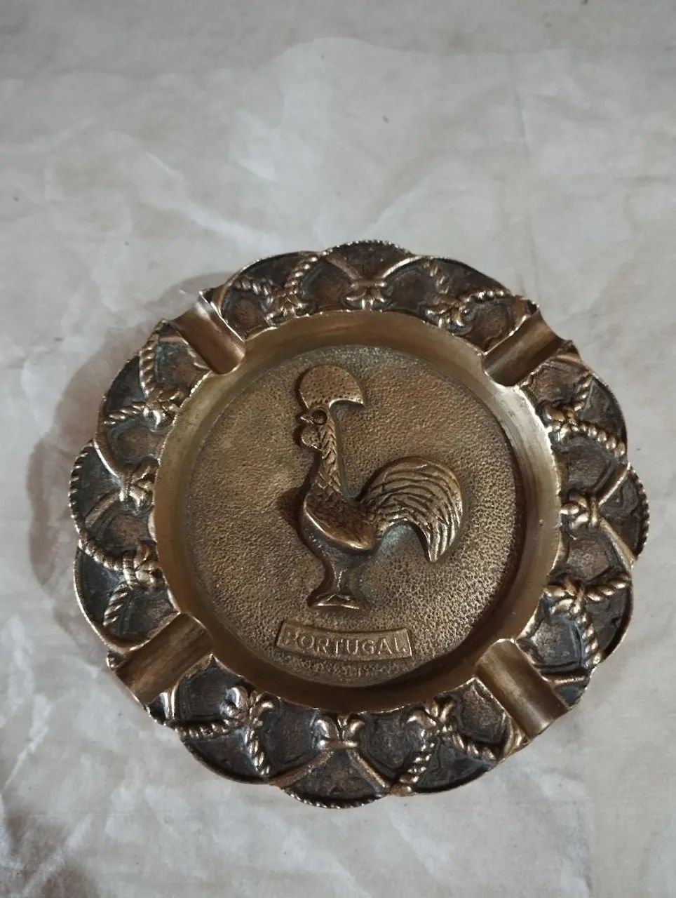 Cinzeiro em bronze com galo de Portugal Barcelos.