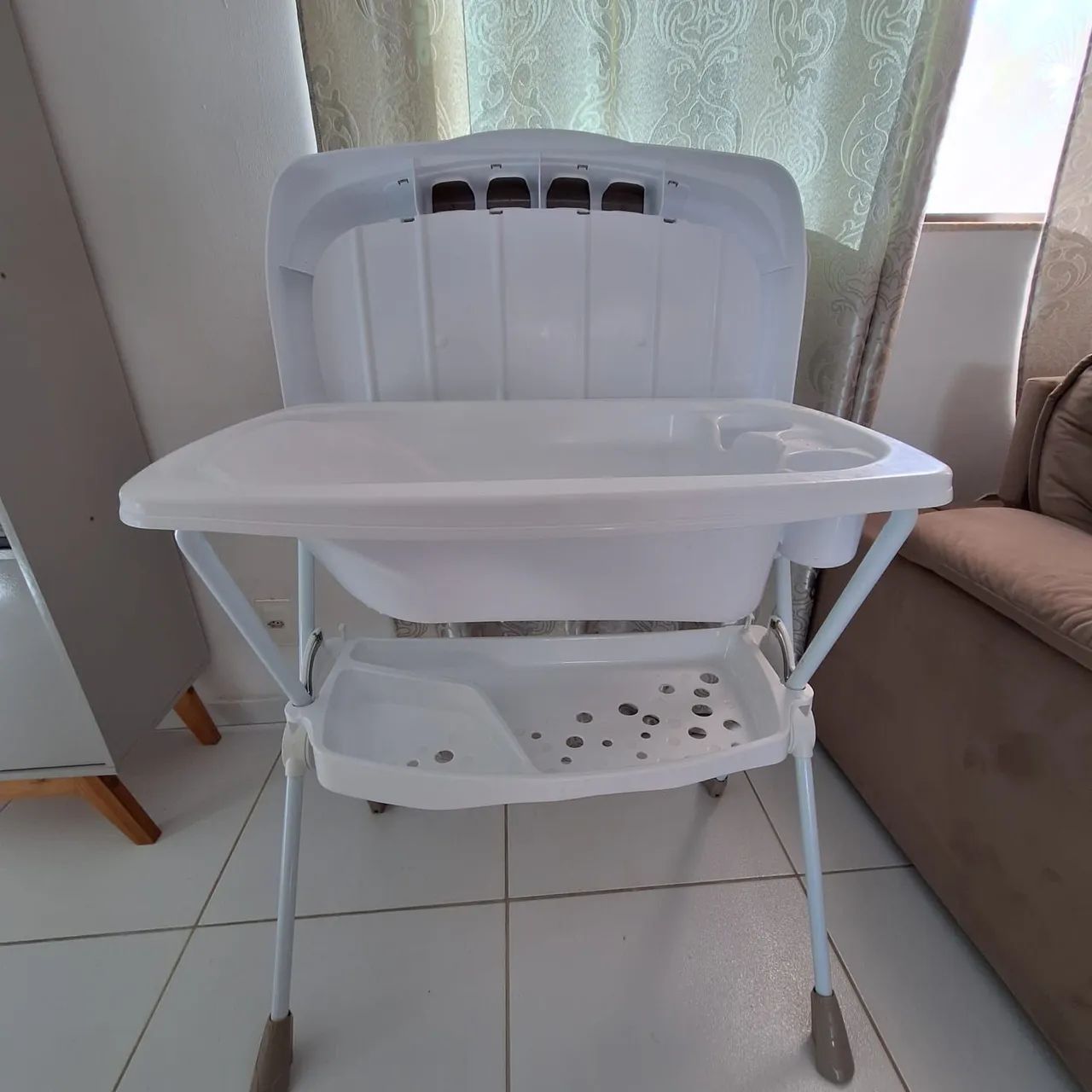 Changing Table and Baby Bathtub in Perfect Condition64640293863170121