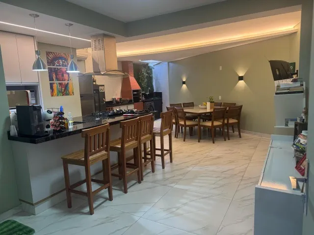 **ALUGUE AGORA! Casa Mobiliada em Condomínio - 2 Suítes, Energia Solar e Cozinha Gourmet!