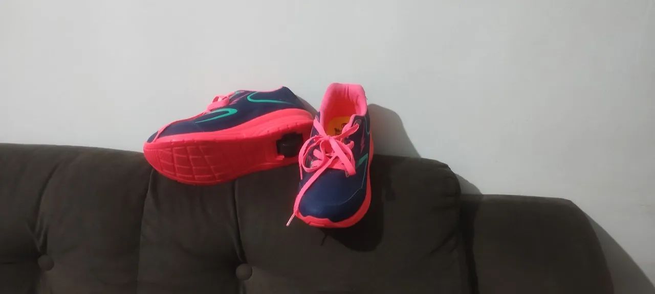 Tênis Infantil com Rodinha - Rosa e Azul - Foto 2