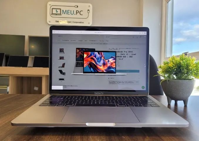 Apple Macbook Pro 2018 TouchBar - Core i5 | Quad Core | 256GB SSD | 8GB LPDDR3 | 13.3" - Foto 2