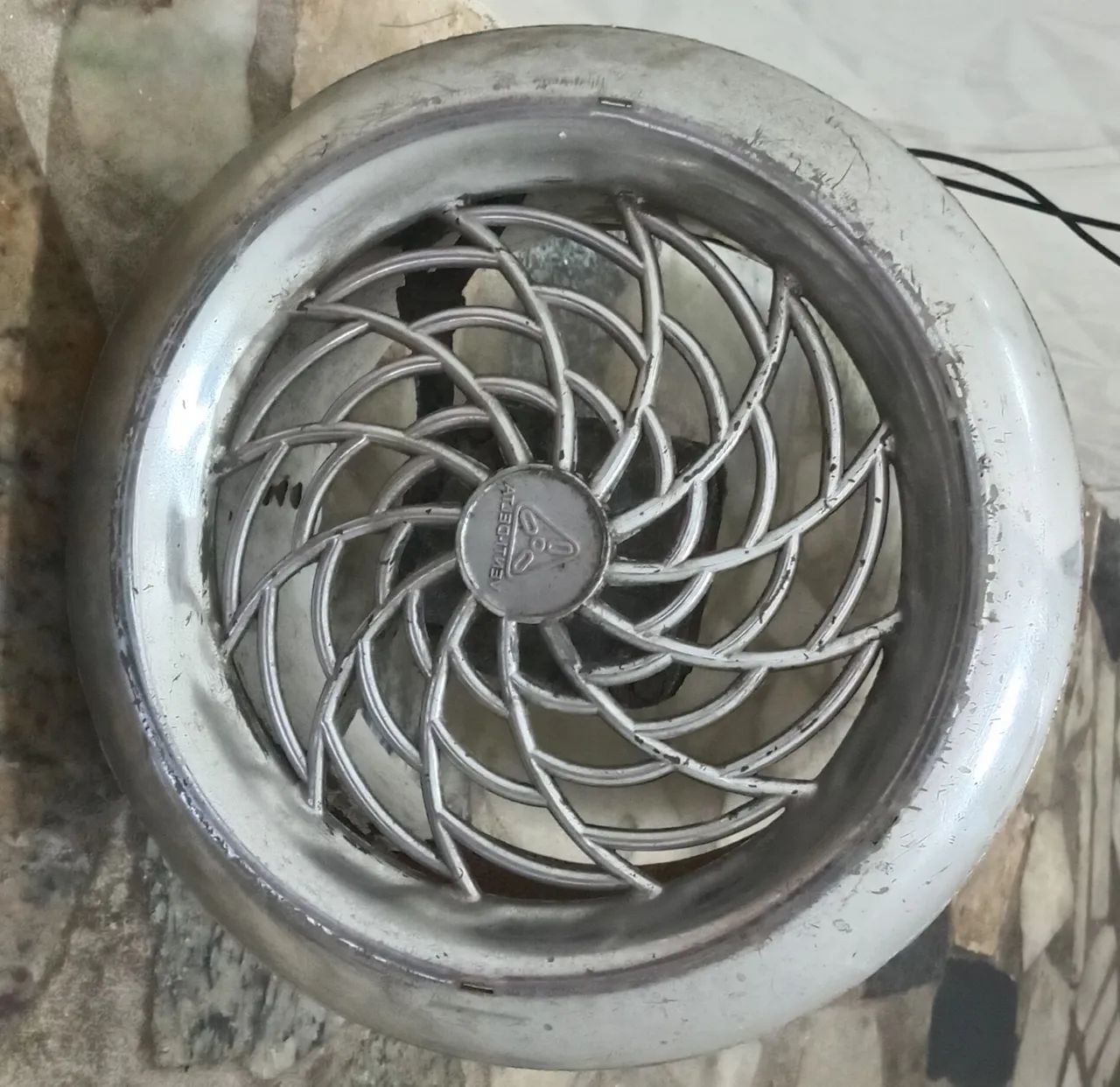 Exaustor De Parede Silencioso Está Araido E Precisa De Lipesa Mais Fociona Perfeita Mete  - Foto 4