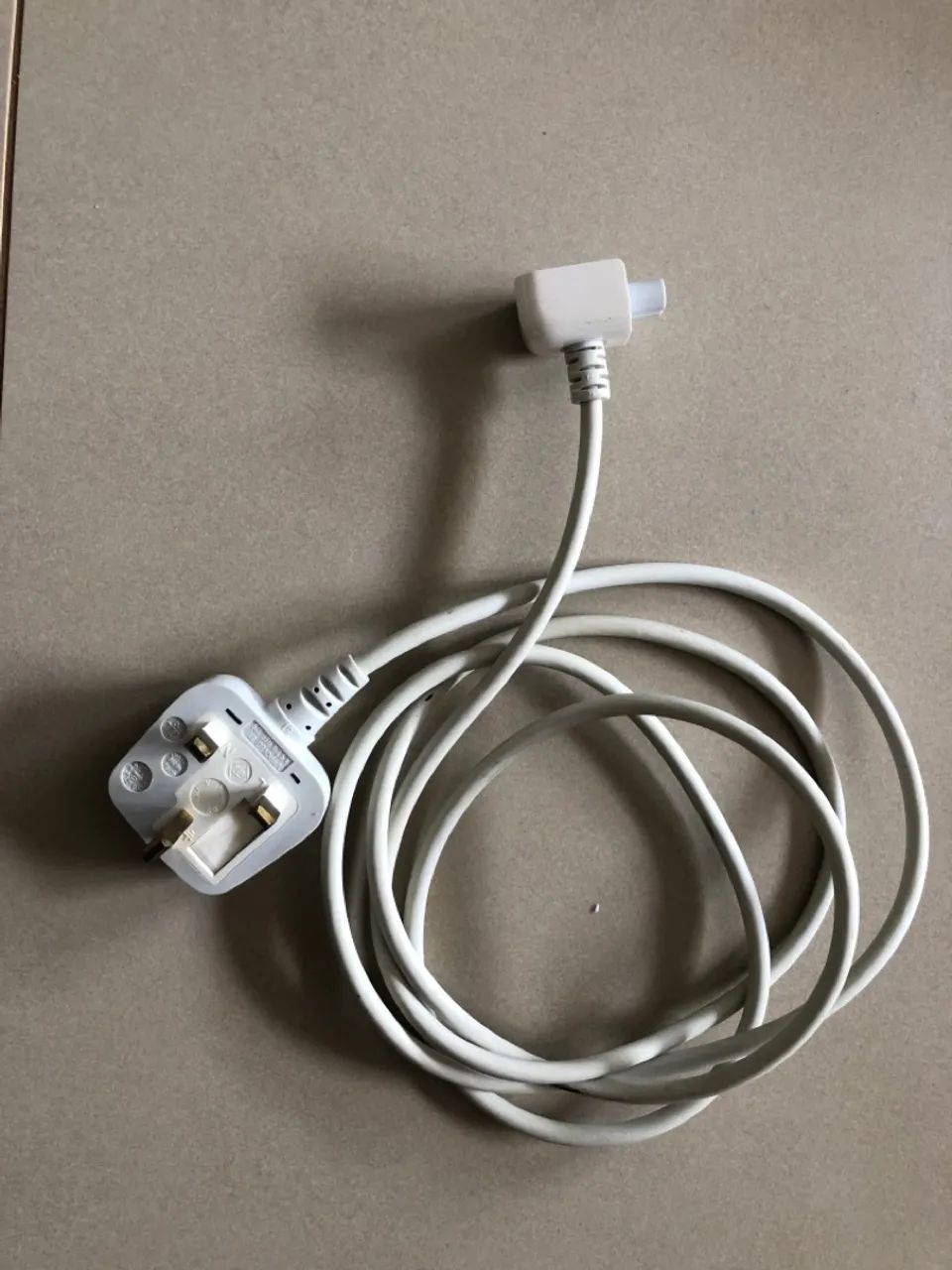 Cabo força e tomada Apple UK MacBook  - Foto 3