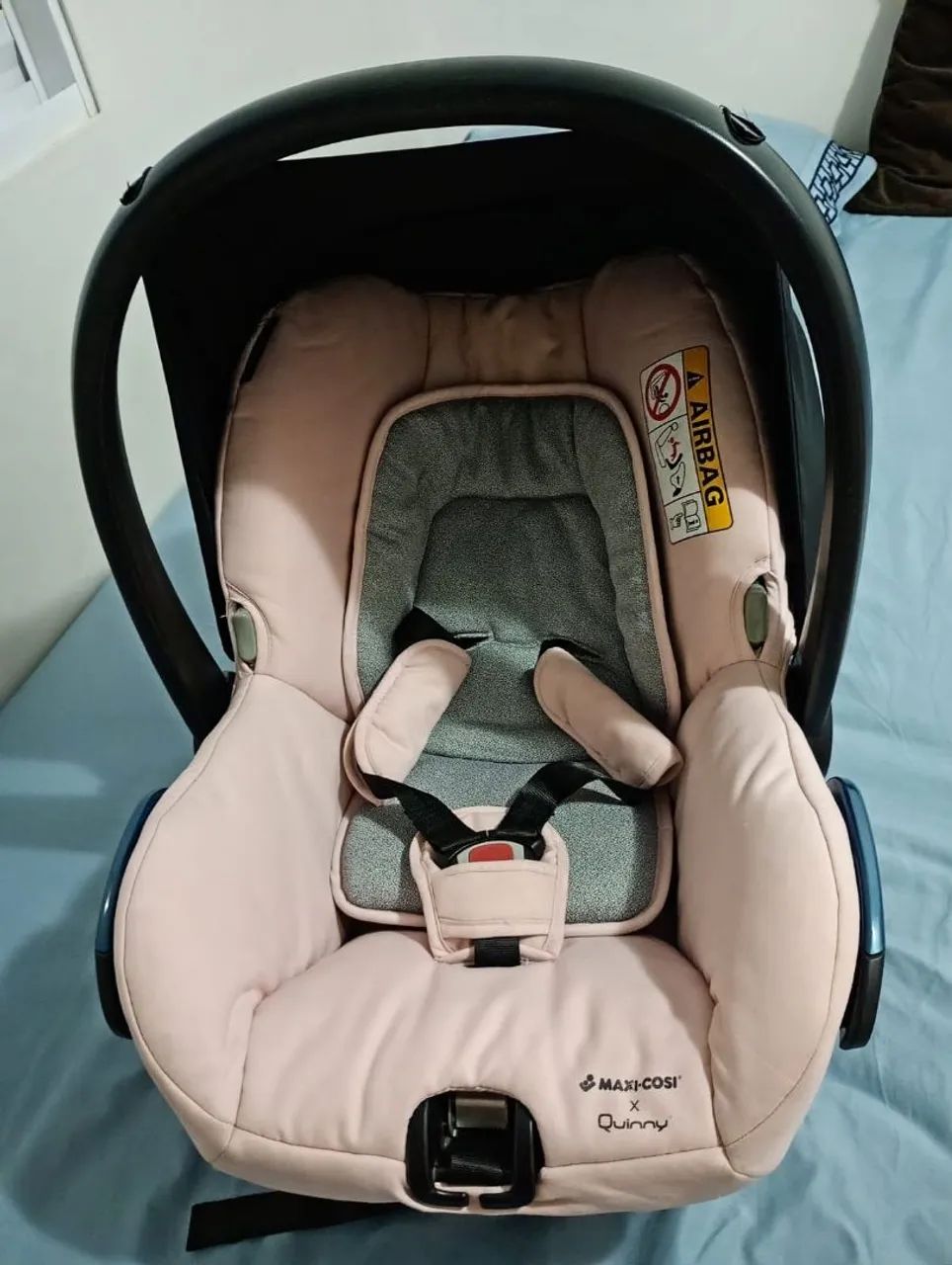Carrinho Quinny 450,00 e bebe conforto Max Cossi 250