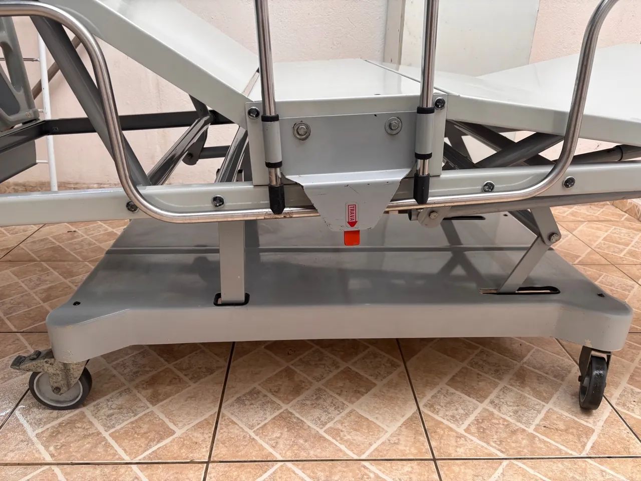 Cama Hospitalar 3 movimentos Articulada - Usada - Foto 4