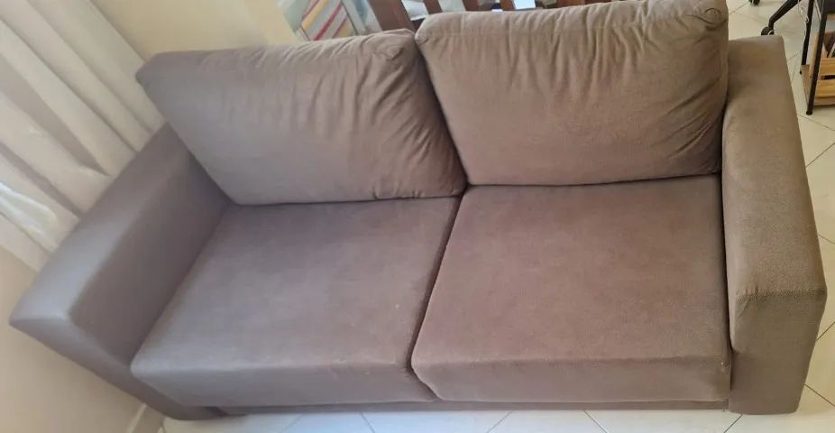 VENDO SOFÁ (+2 PUFFS DE BRINDE) TOK&STOK RETRÁTIL DE 3 LUGARES