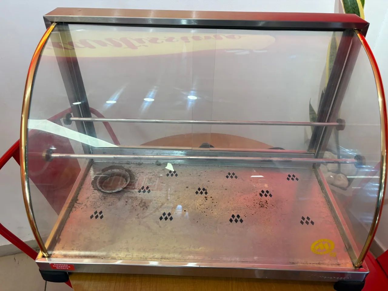 Estufa quente 8 bandejas menos de 1 ano uso