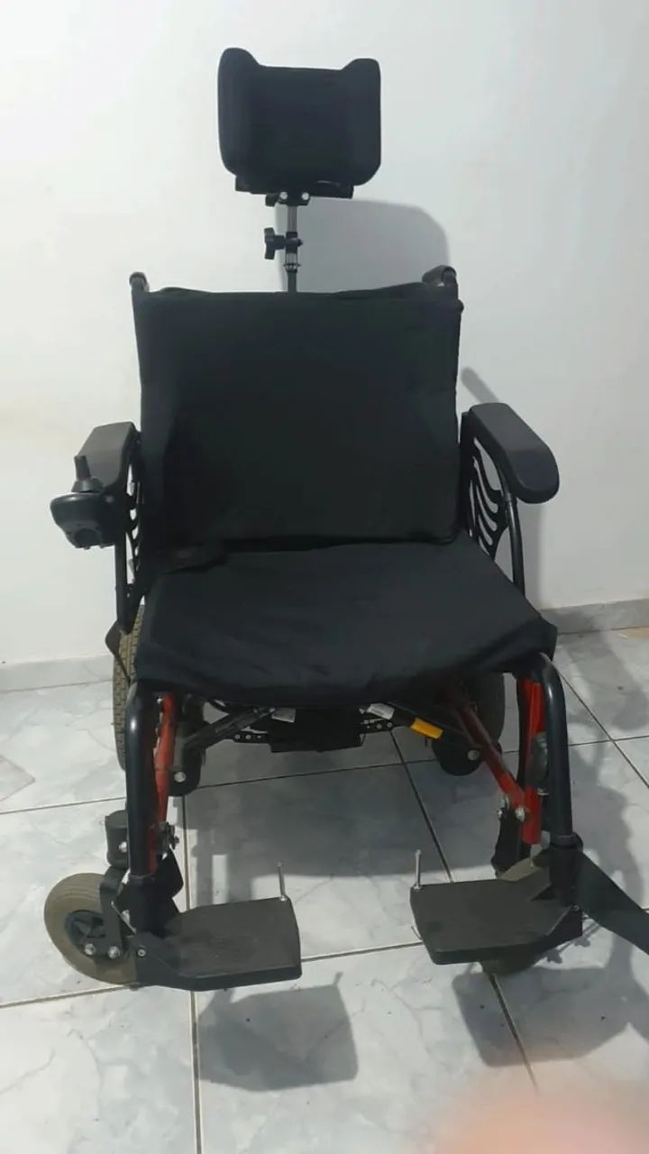Cadeira Motorizada Freedom seminova - Foto 4