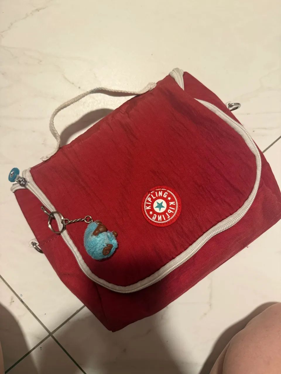 Kit mochila Kipling rodinhas com lancheira e estojo - Foto 3