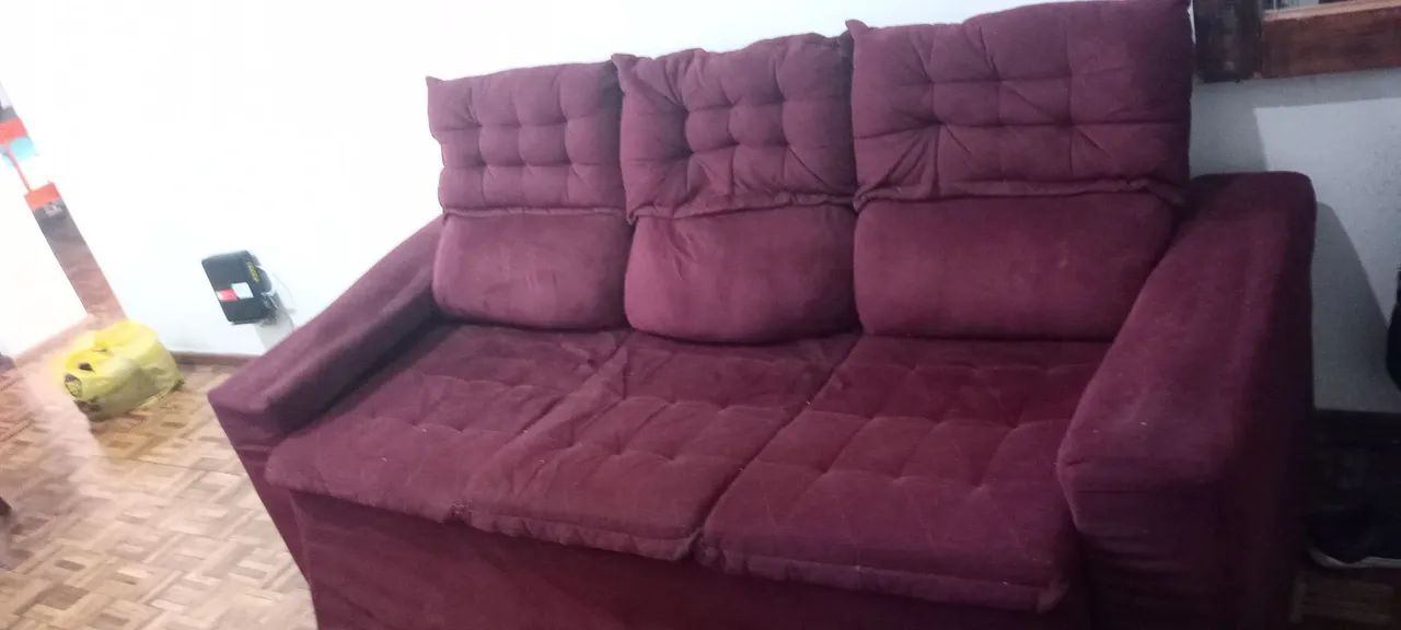 Sofá retrátil 3 lugares, rack, mesa de escritório 