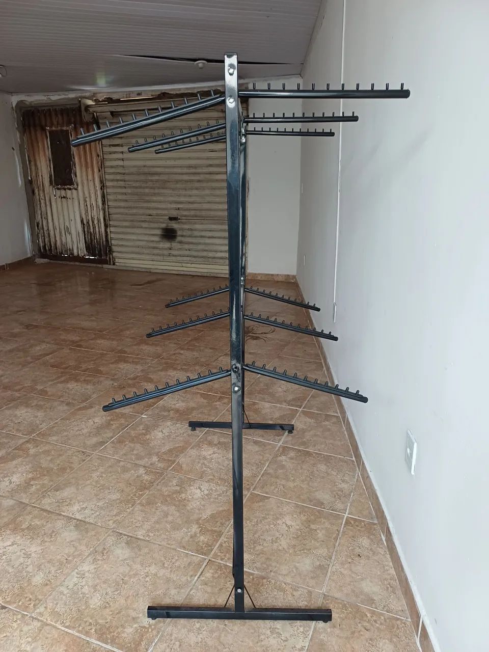 Expositor de ferro roupa arara centro loja arara 2 andares - Foto 2