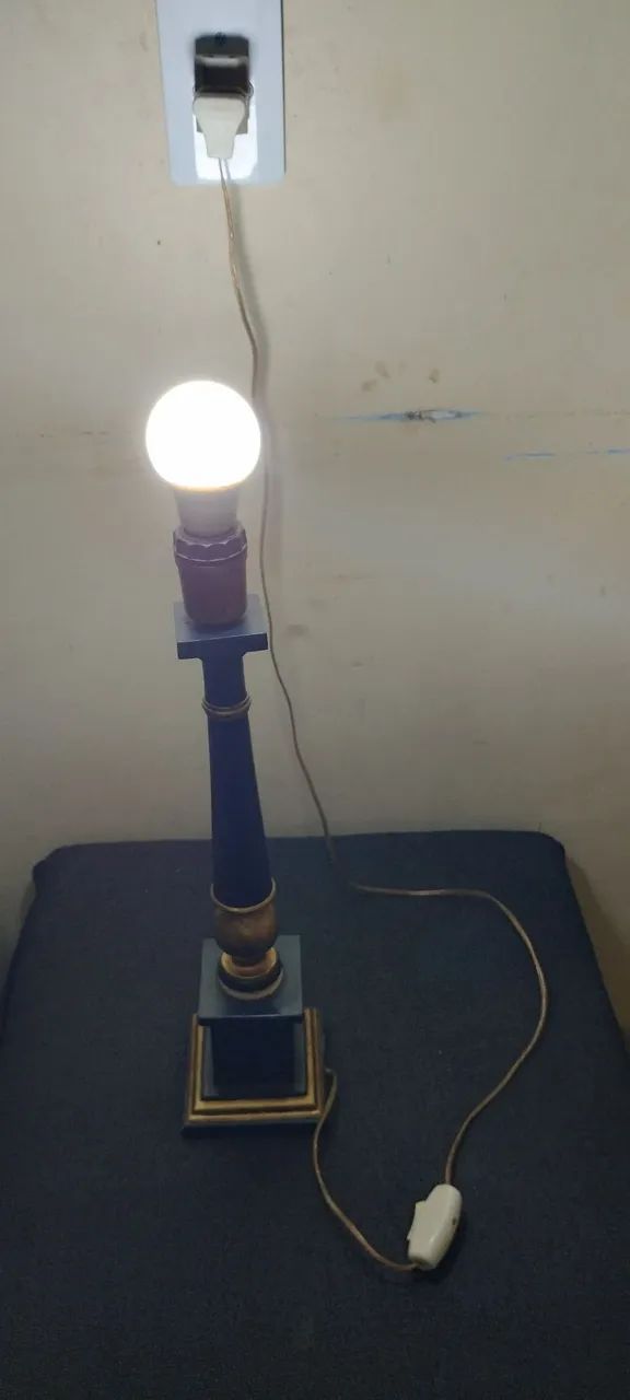 Abajur de Mesa Decorativo Preto e Dourado. - Foto 6