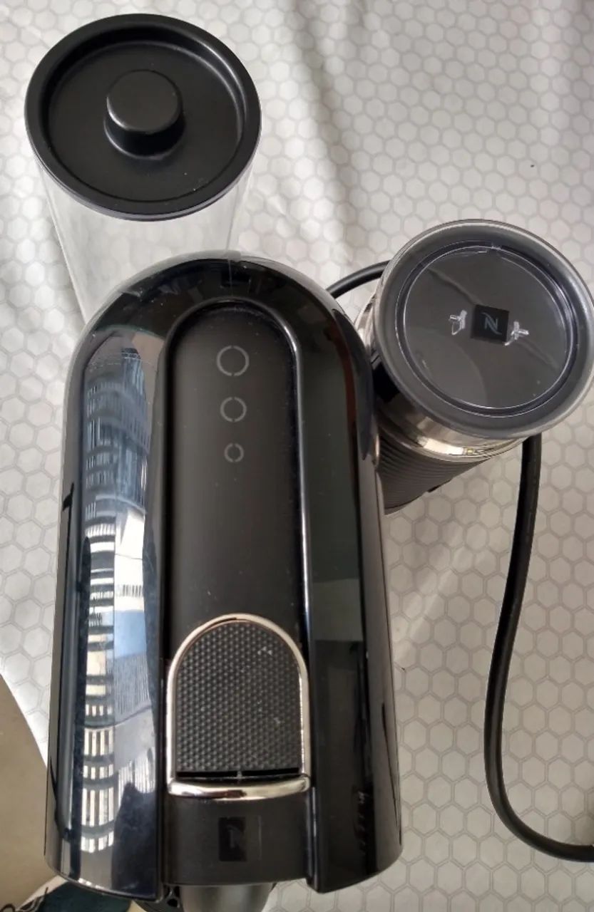 Máquina de café Nespresso U55, pouco uso, com aerocino 127v - Foto 5