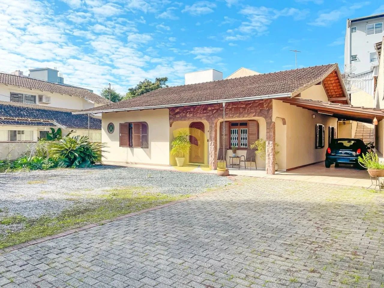 CASA SEMI MOBILIADA PARA LOCAÇÃO COMERCIAL - VILA NOVA - BLUMENAU