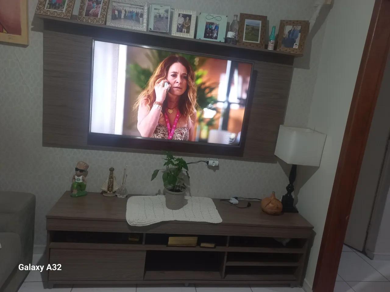 Sofa e rack com painel
