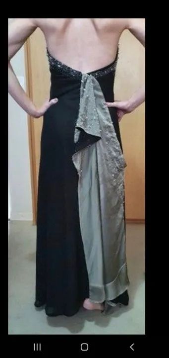 Vestido preto com pedrarias - Foto 3