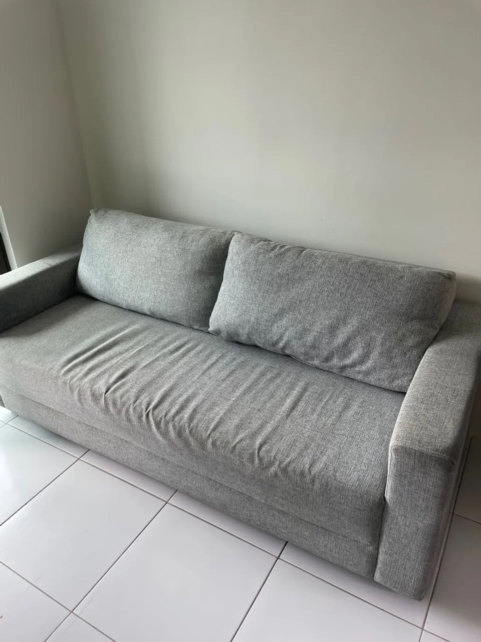 Sofá de 2 lugares cinza - Foto 4