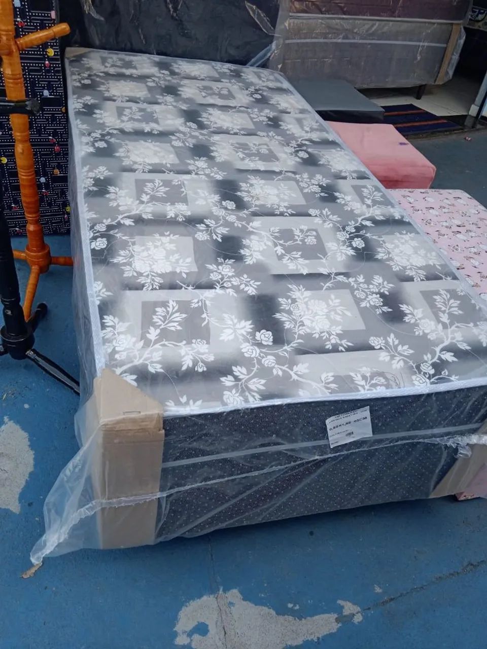 Cama solteiro base e colchão juntos 