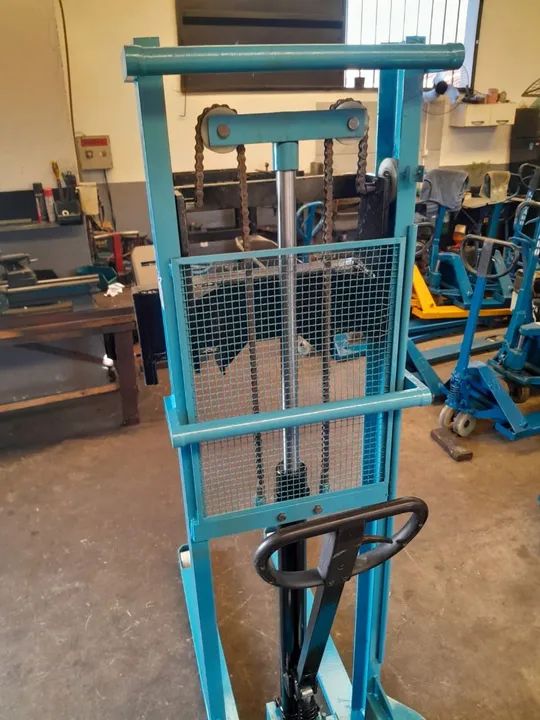 Empilhadeira Manual - Capacidade 1.0 ton. - Foto 4