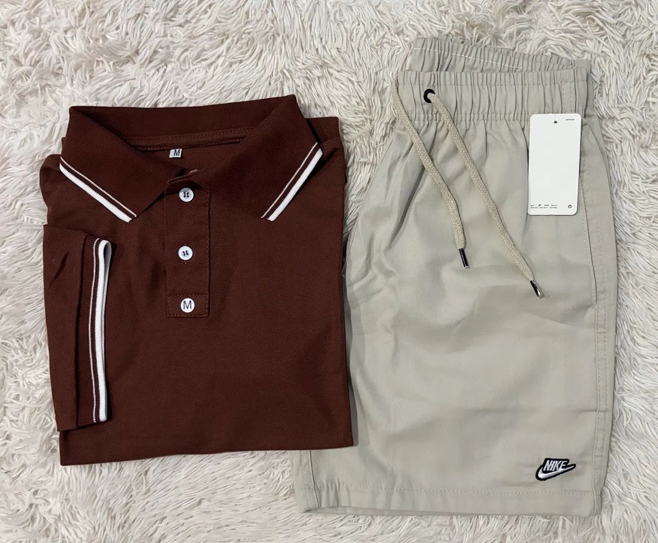 Kit Camisa Polo Marrom e Short Bege