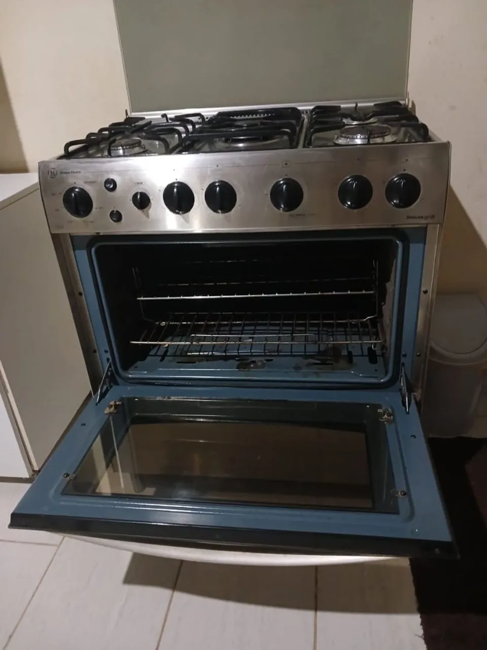 Fogão GE com 5 bocas e forno