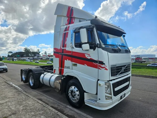 Volvo FH 440 6x2 Ano 2011 Mola útlimo sem arla e S10 manual com ar condicionado