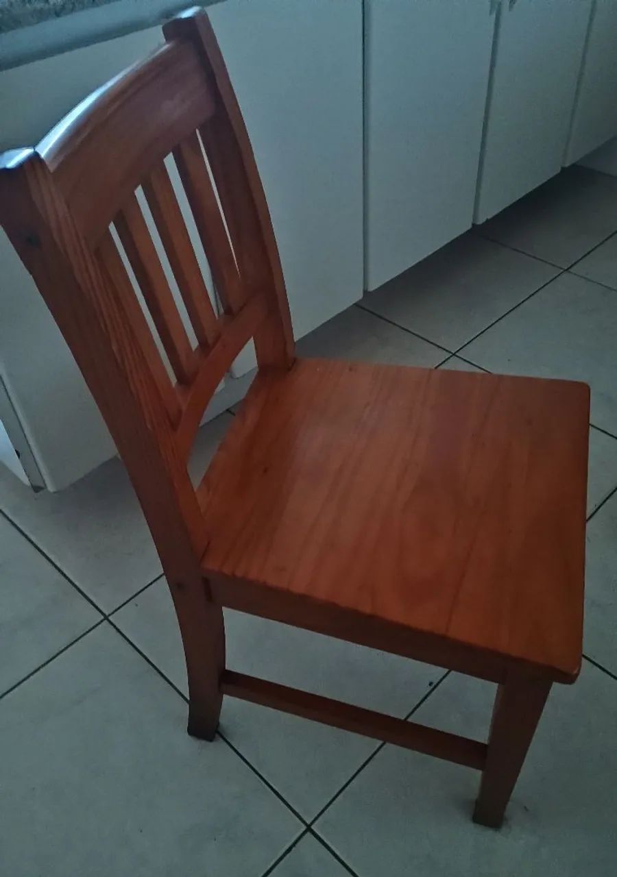 Mesa de madeira  e 4 cadeiras  - Foto 3