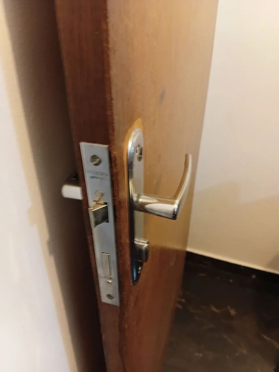 Door with Tetra Key and Hinges64684590067843123