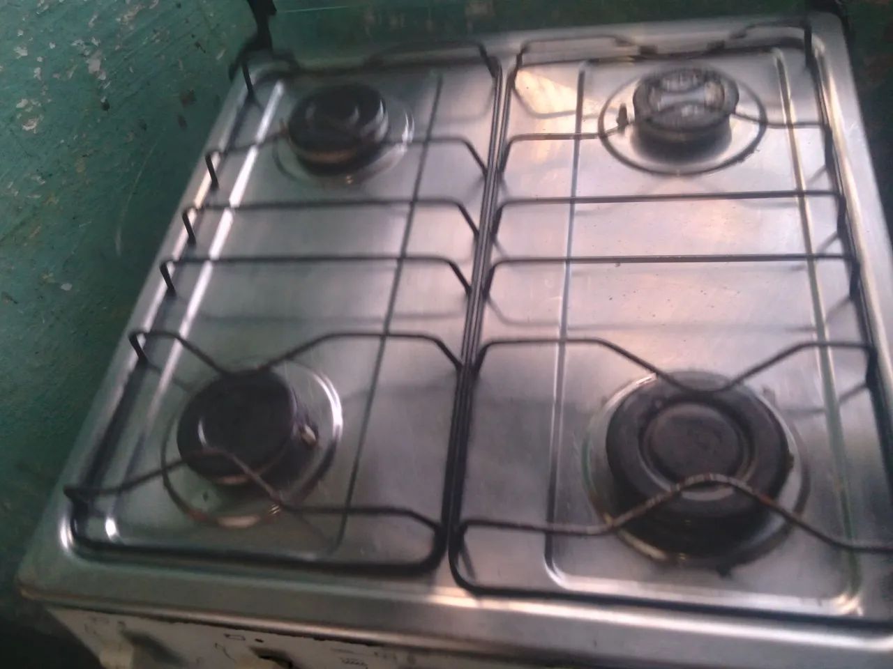 Fogao atlas 4 bcs  acande no eletrico forno bom funcikna tudo entrego com tx do frete - Foto 5