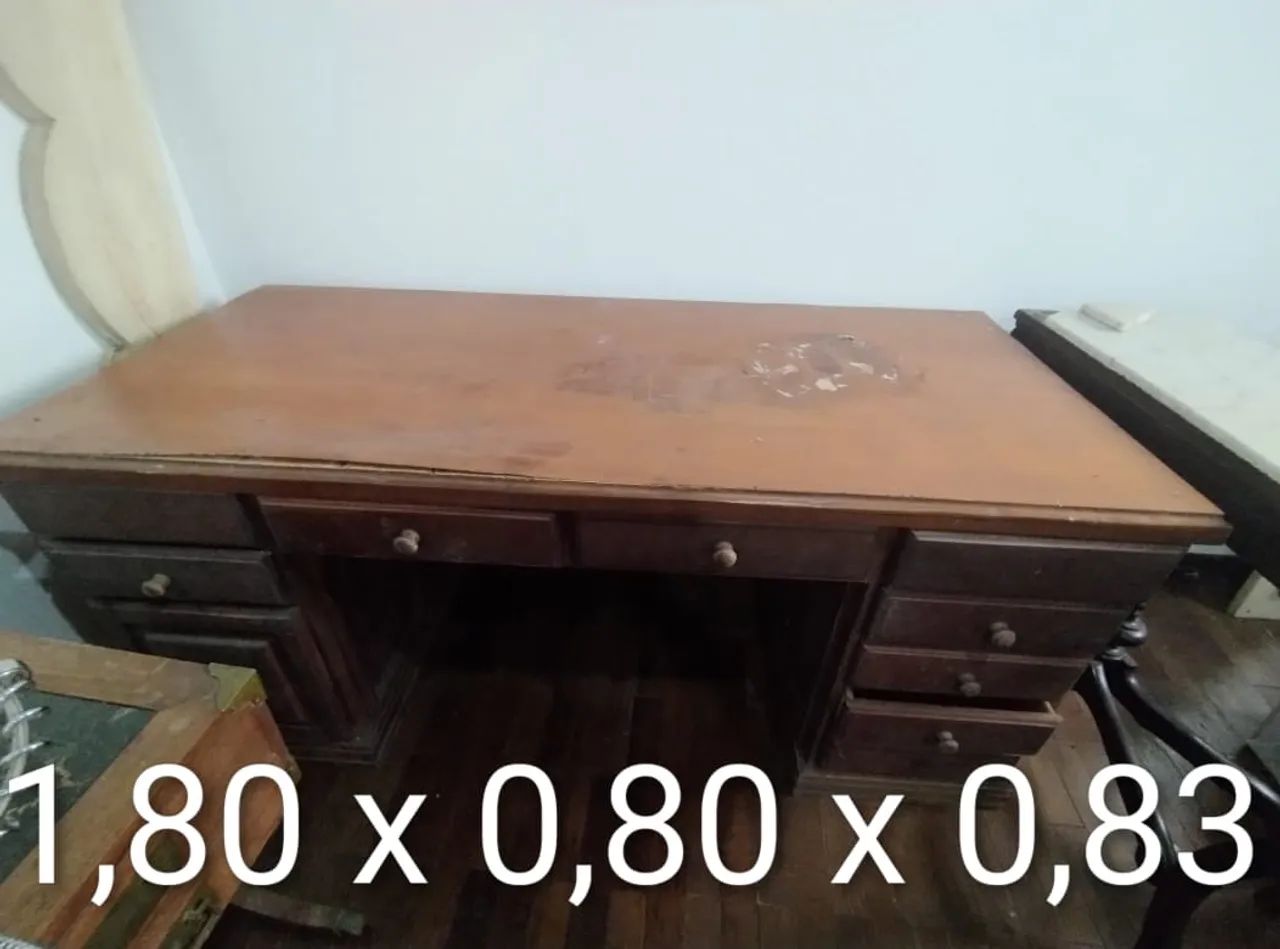 Escrivaninha em madeira com gavetas e portinha - necessita de restauro 