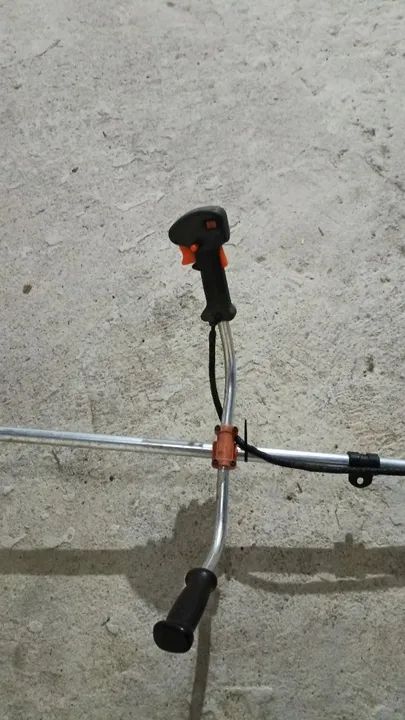 Roçadeira de motor a gasolina - Foto 2