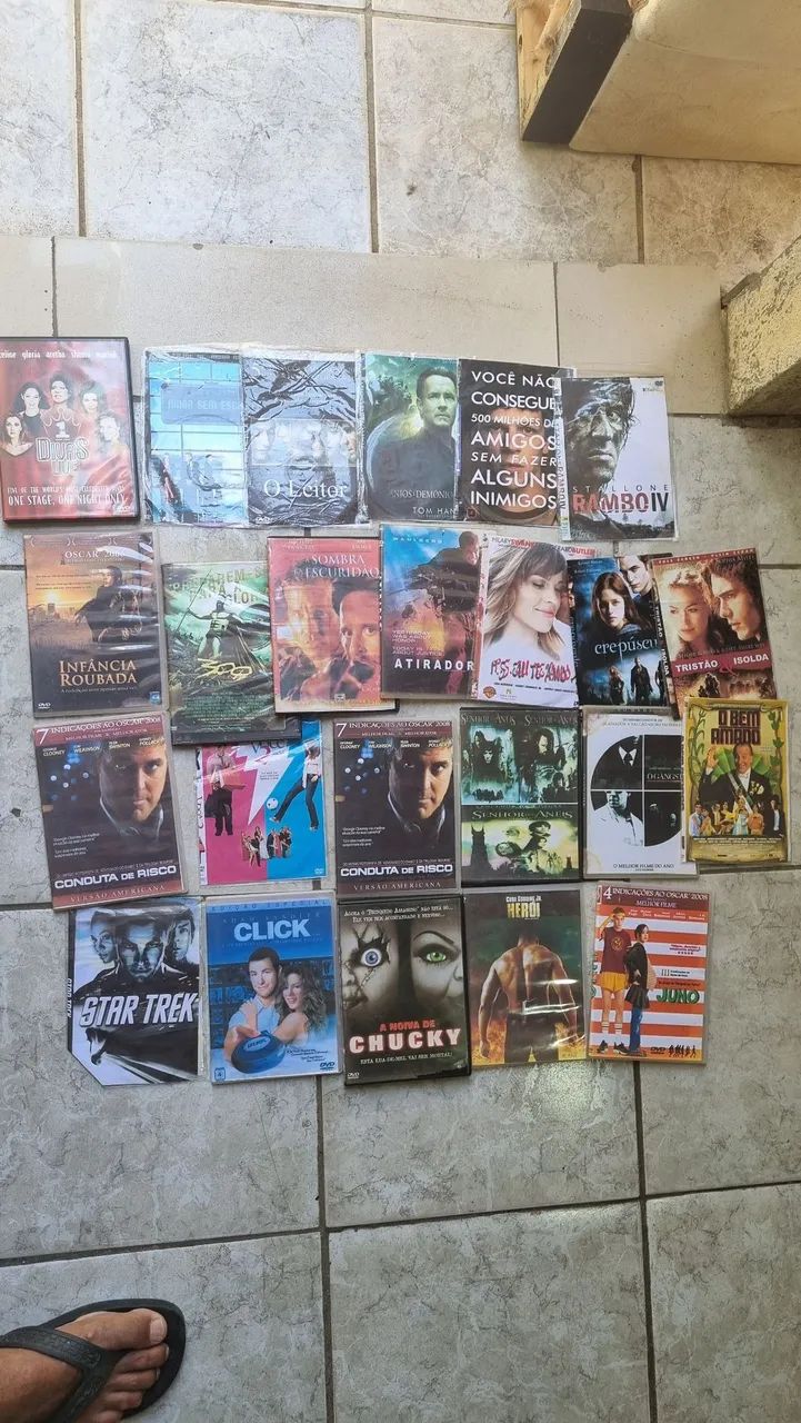 VENDO 24 DVDS DE FILMES COM GENEROS DIVERSOS