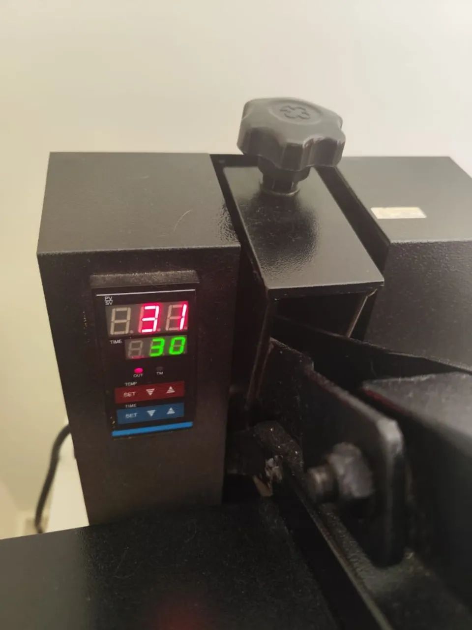 Vendo Prensa Térmica semi-nova  - Foto 3