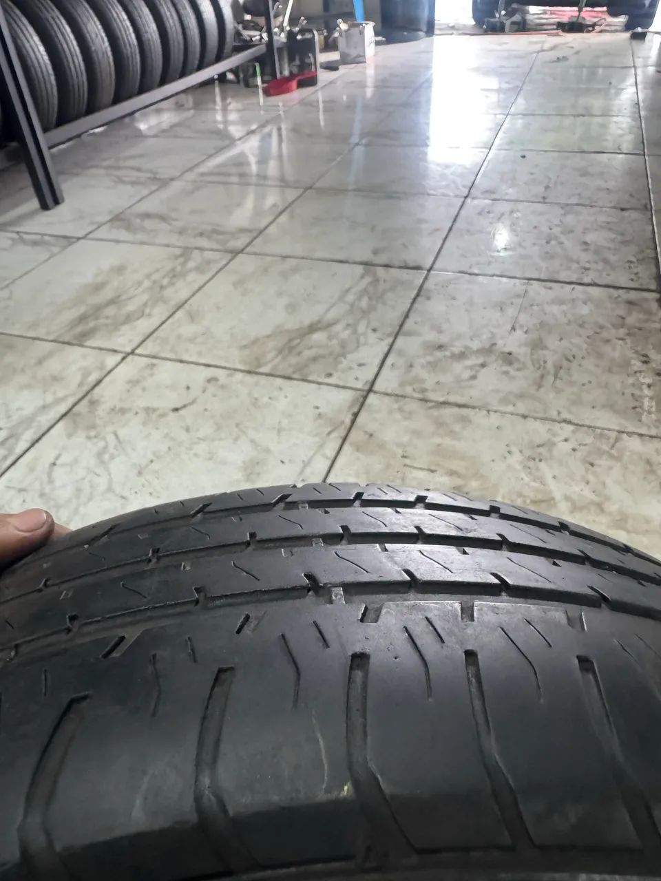 01 Pneu Aro 15? 205/65R15 Goodyear 94T Direction 2 SUV, 65% vida útil - Foto 5