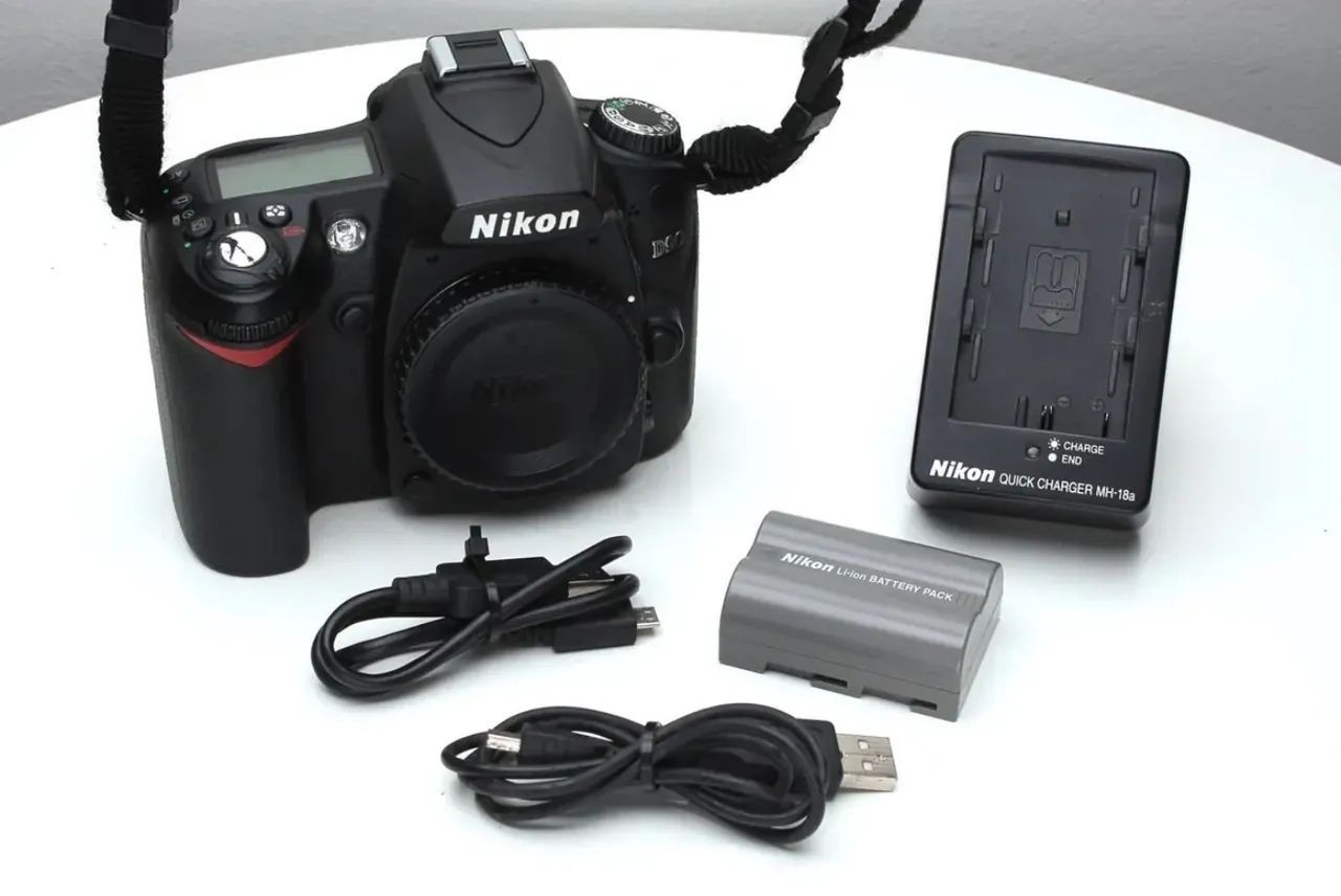 ニコン D90 / AF-S NIKKOR 18-105mm VR セット Nikon デジタル一眼レフカメラ D90 AF-S DX 18-105 VRレンズキット