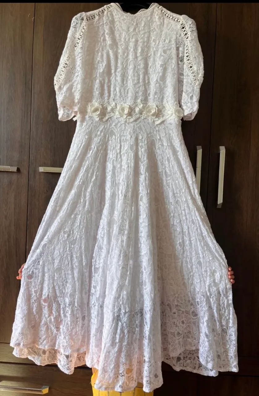Vestido branco de renda