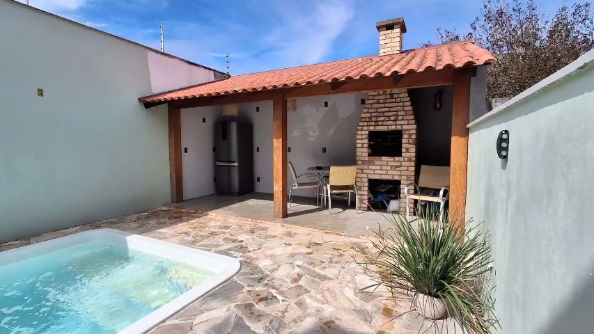 Casa com piscina e lareira