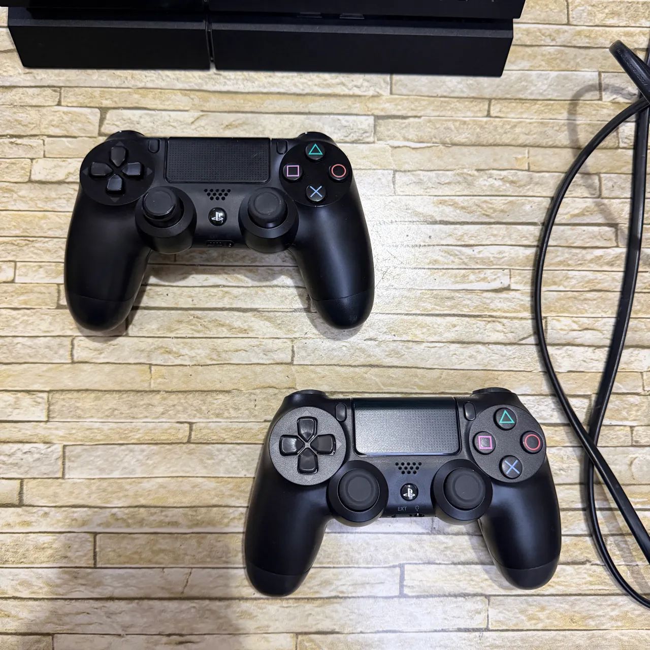 Ps4 com 2 manetes e 2 jogos digitais  - Foto 2